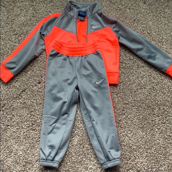 nike sweat suit outfit